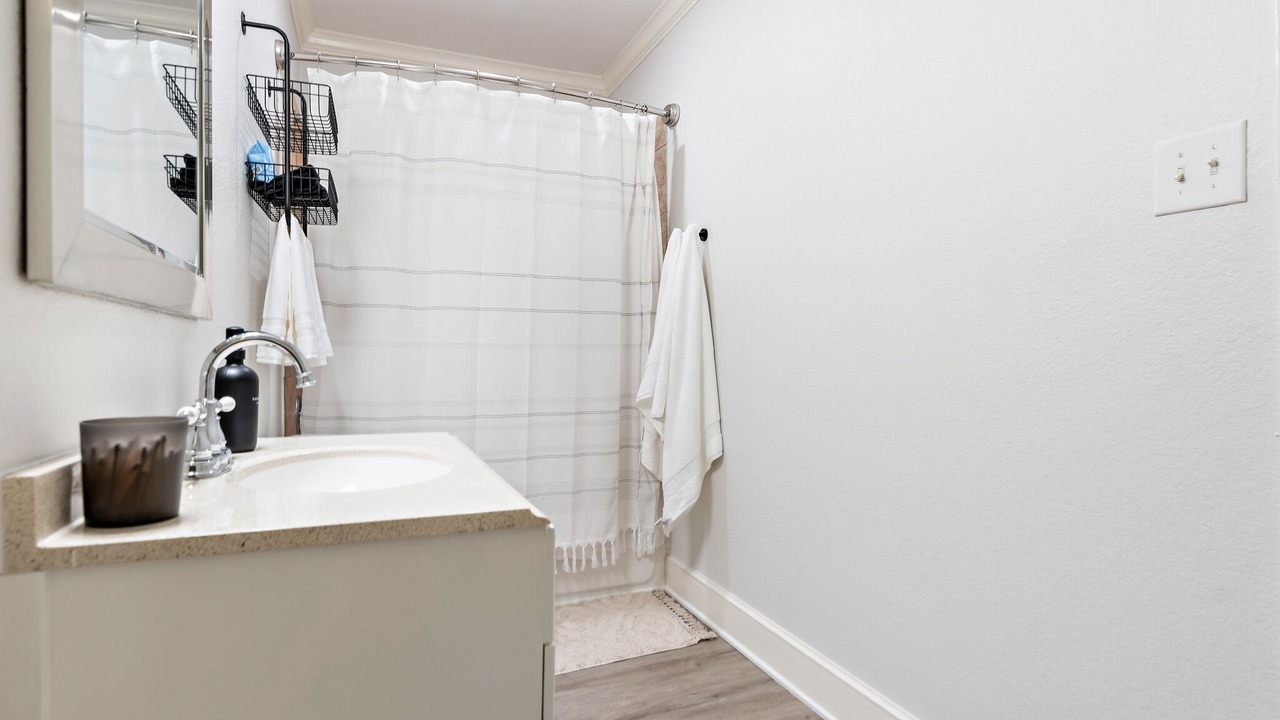 Photo of Bathroom in Austin Ave.
