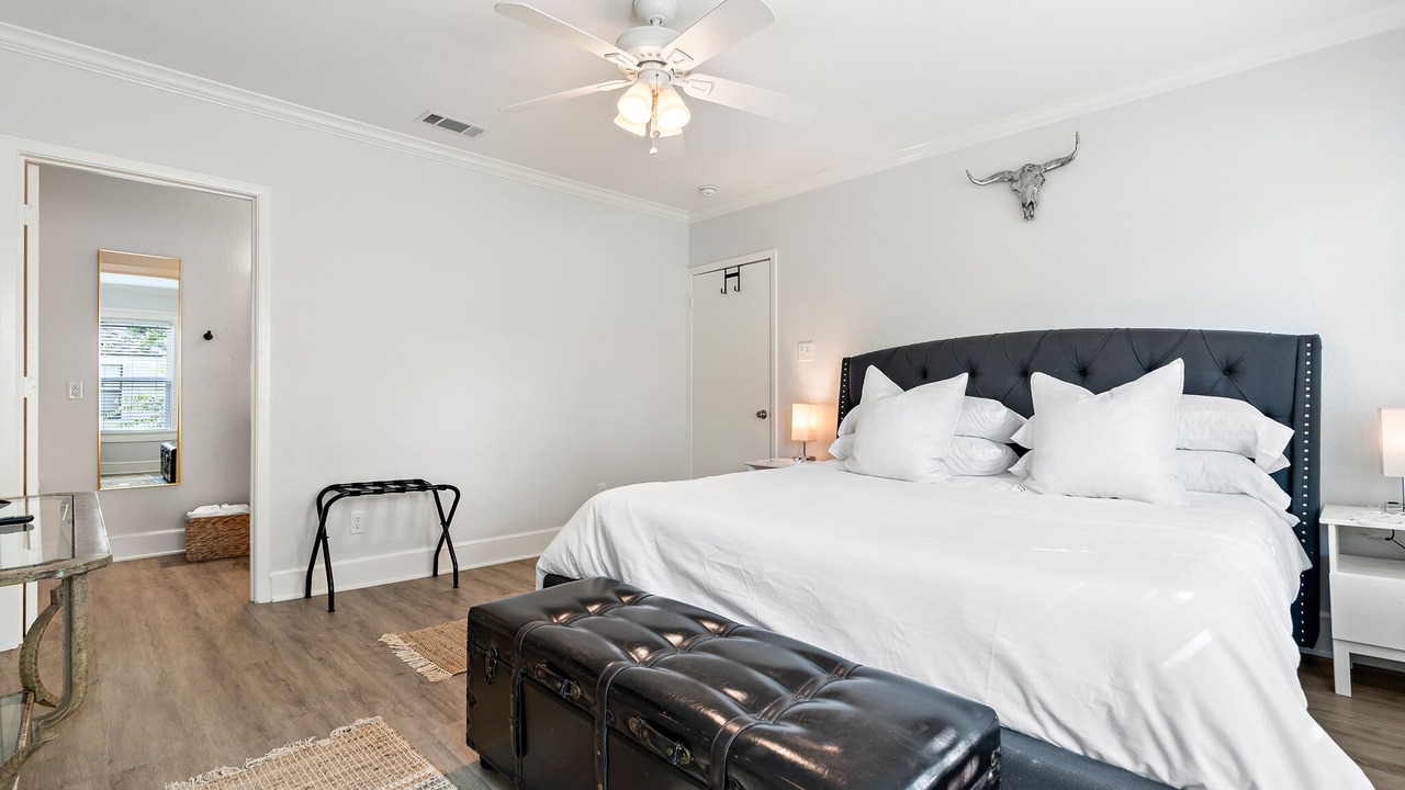 Photo of Bedroom in Austin Ave.