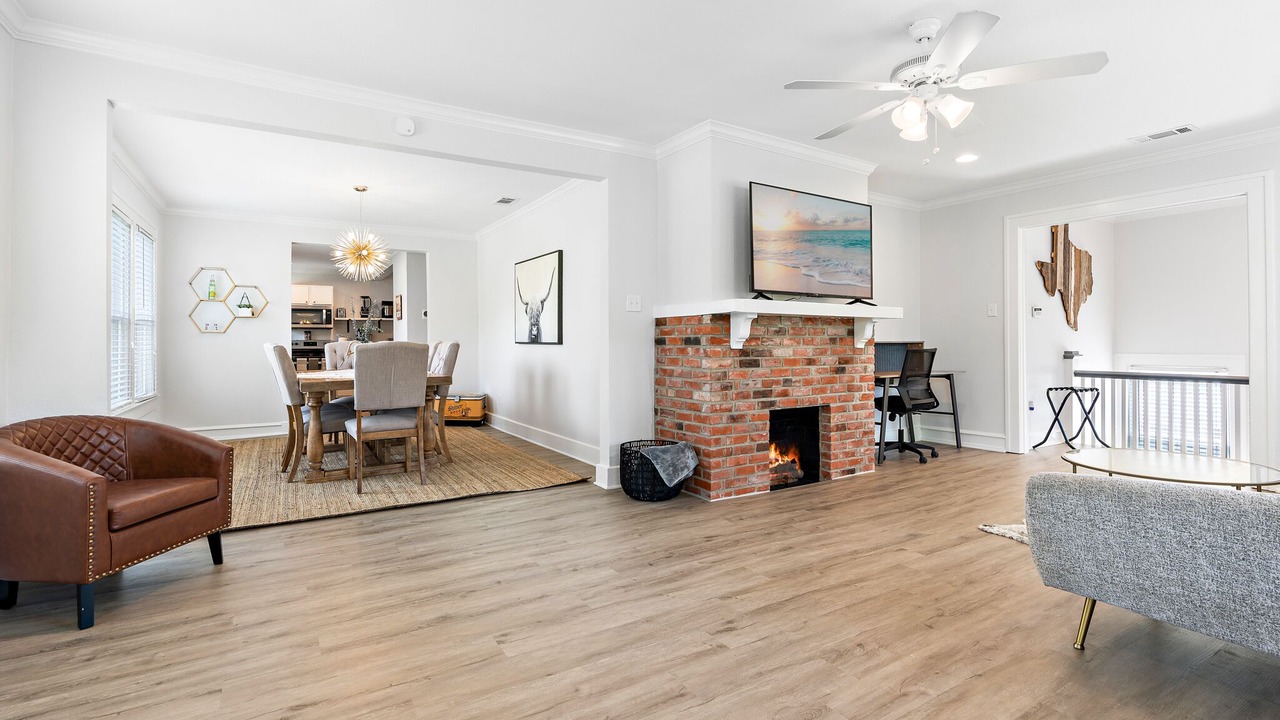 Photo of Livingroom in Austin Ave.