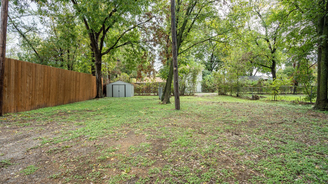 Photo of Outdoor in Austin Ave.
