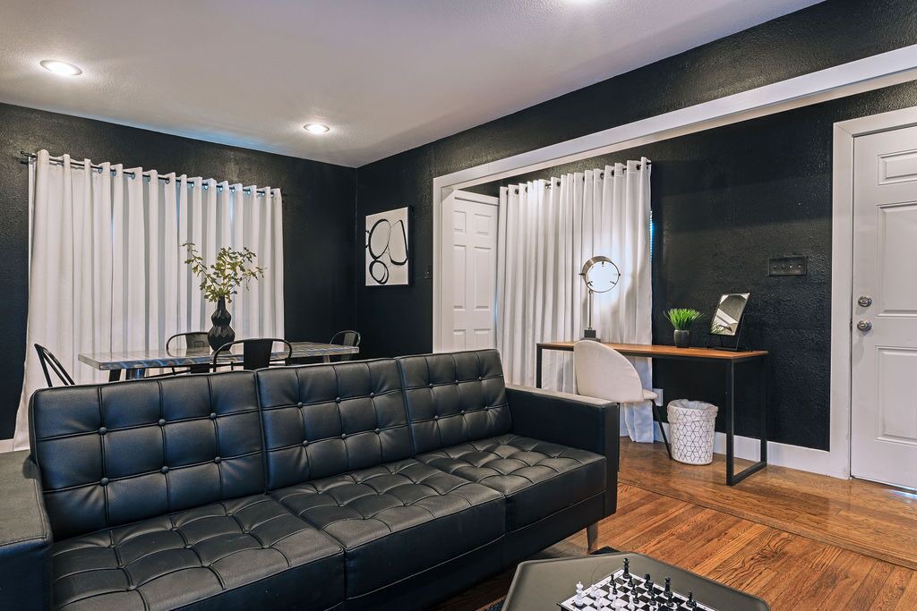Photo of Livingroom in Greenway Plaza-Upper Kirby