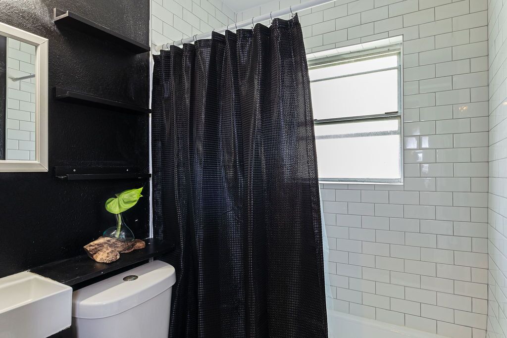 Photo of Bathroom in Greenway Plaza-Upper Kirby
