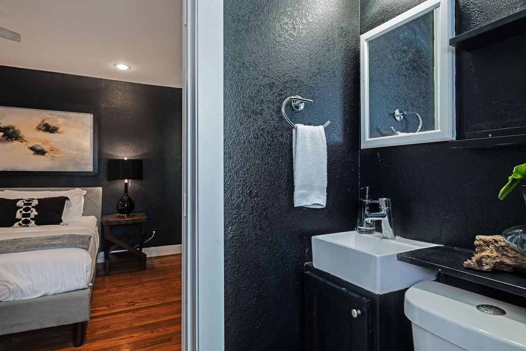 Photo of Bathroom in Greenway Plaza-Upper Kirby