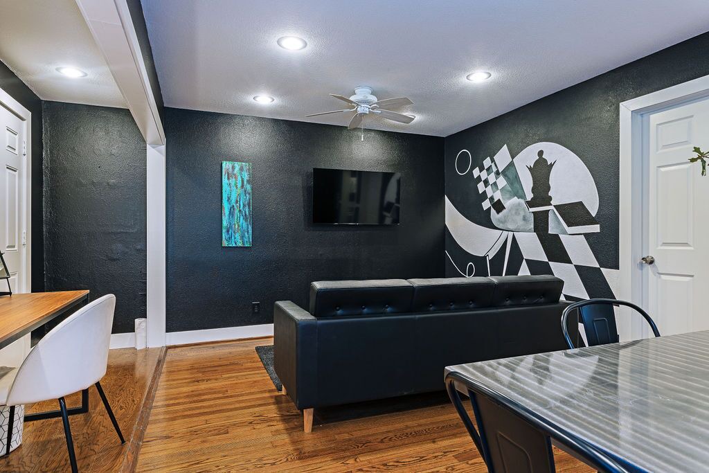 Photo of Livingroom in Greenway Plaza-Upper Kirby