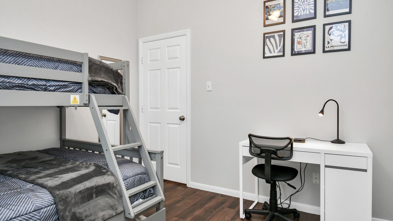 Photo of Bedroom in Alden Bridge