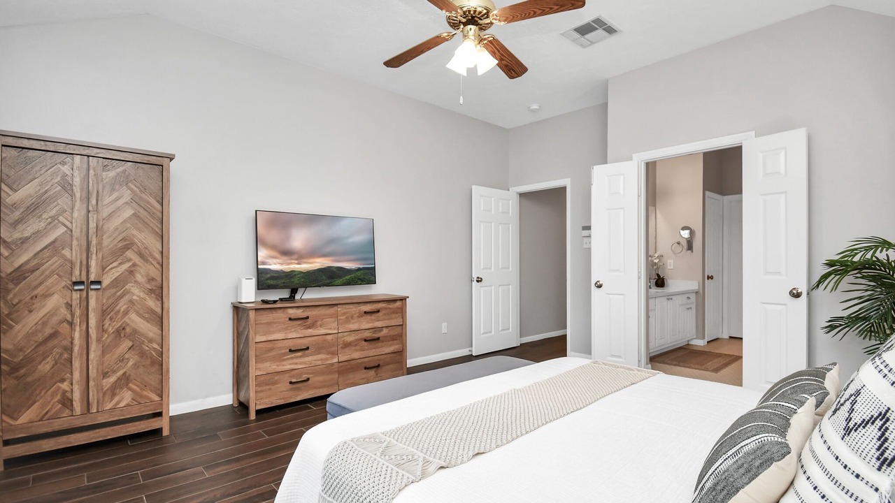 Photo of Bedroom in Alden Bridge