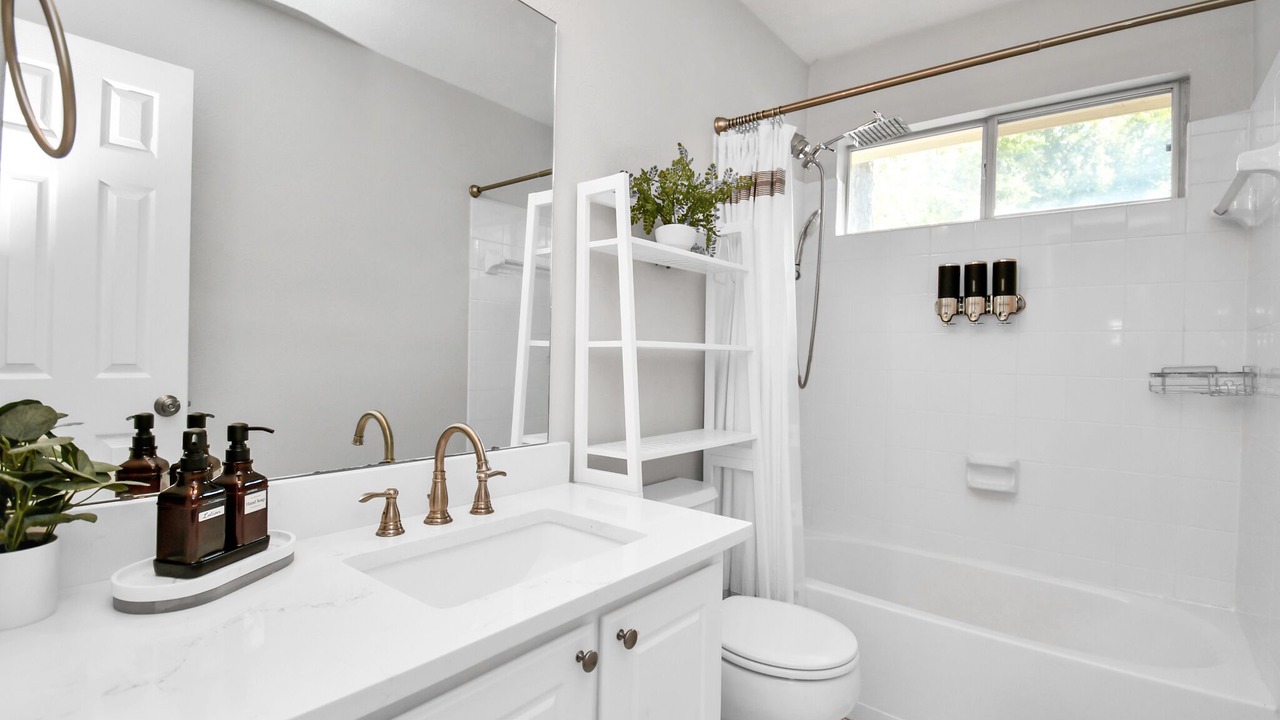 Photo of Bathroom in Alden Bridge