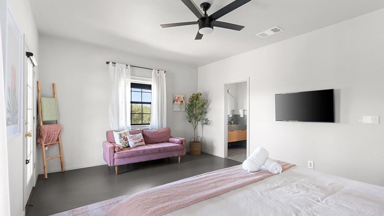 Photo of Bedroom in Manor