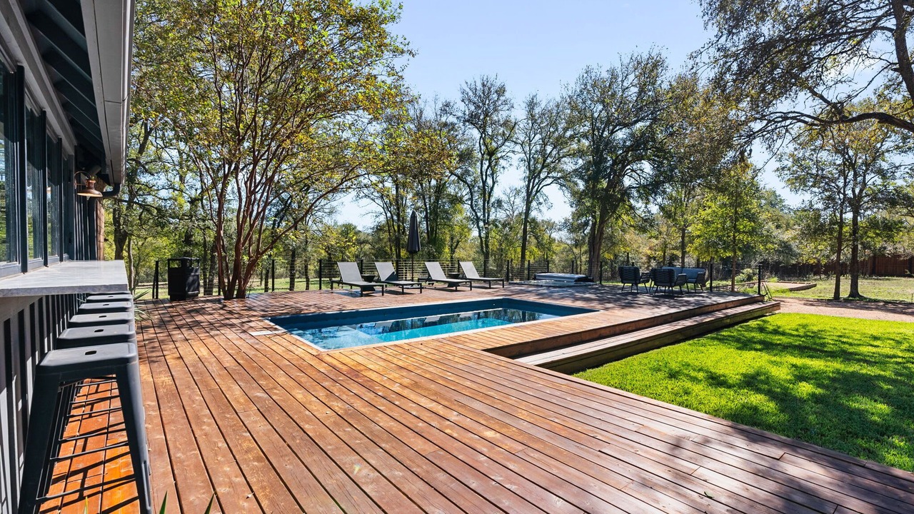 Photo of Outdoor in Manor