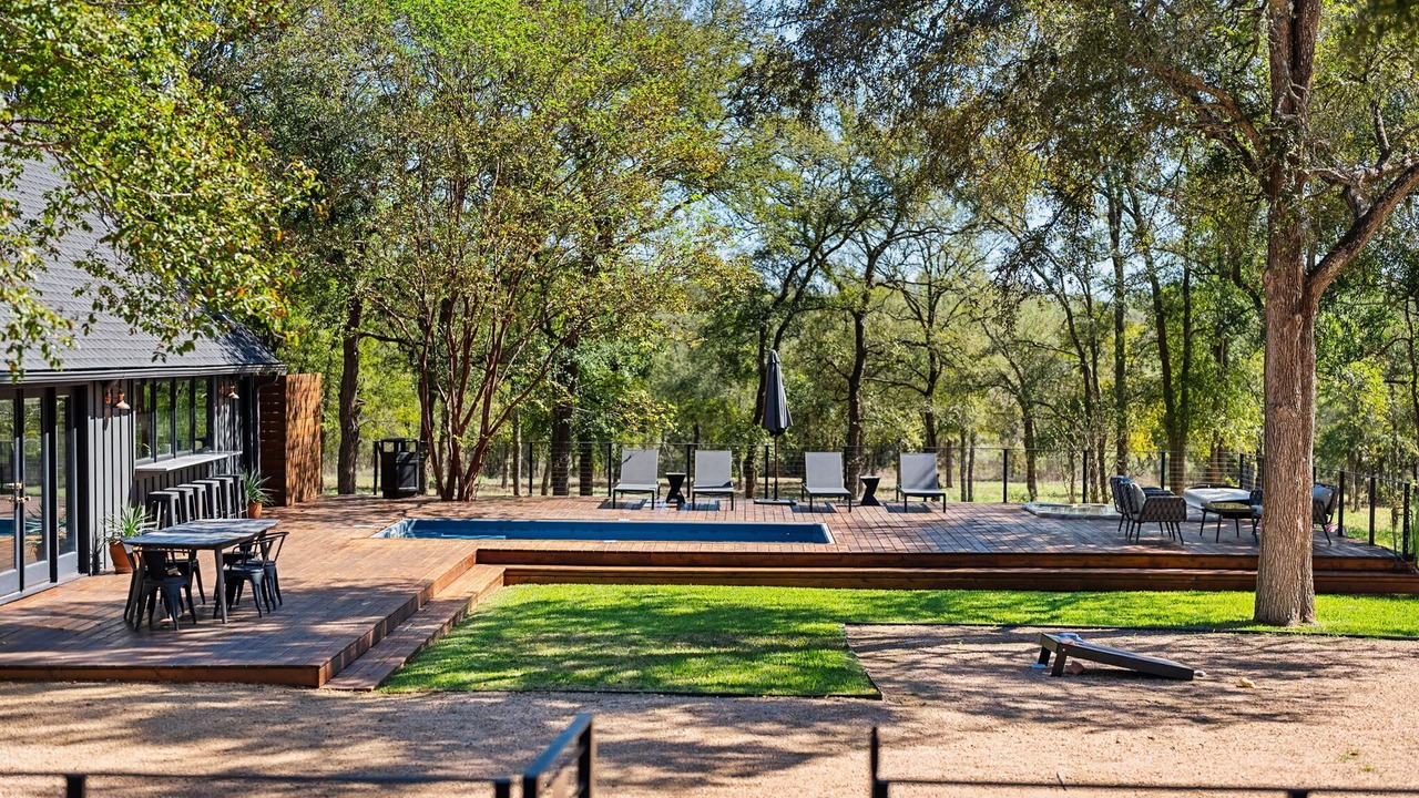 Photo of Outdoor in Manor