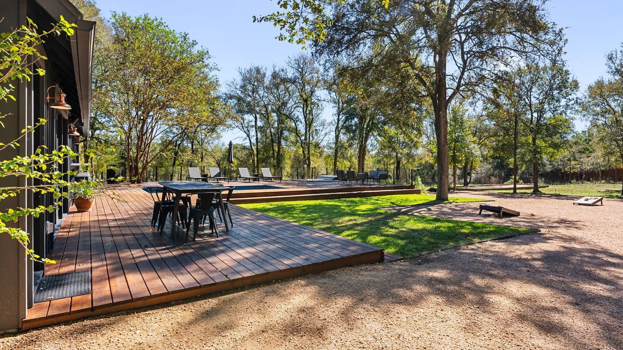 Photo of Outdoor in Manor