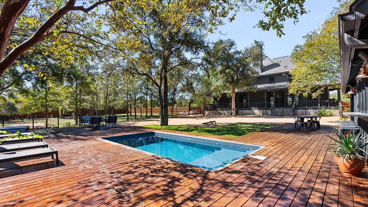 Photo of Outdoor in Manor