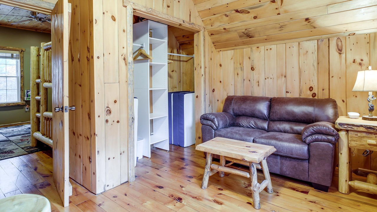 Photo of Livingroom in Gloversville