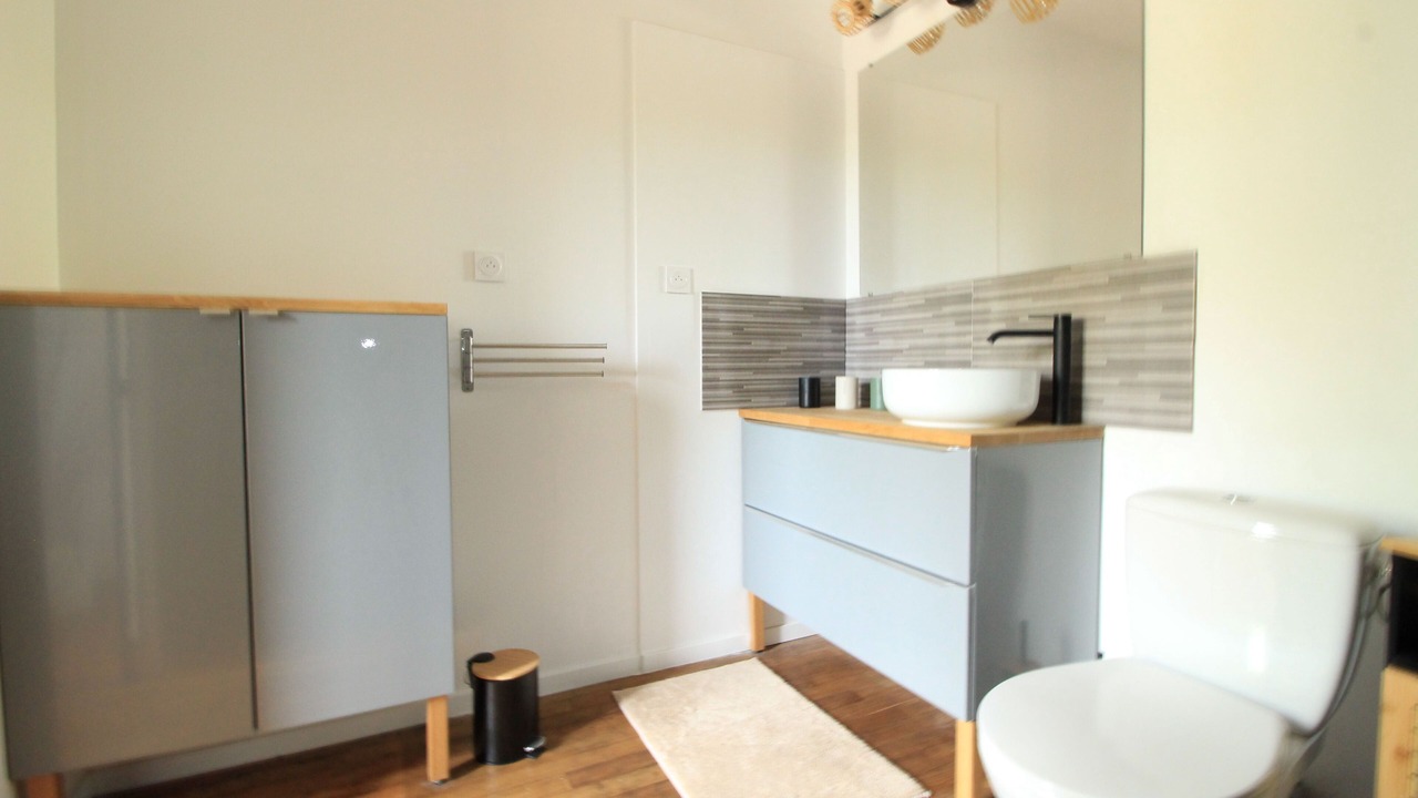 Photo of Bathroom in Parnay