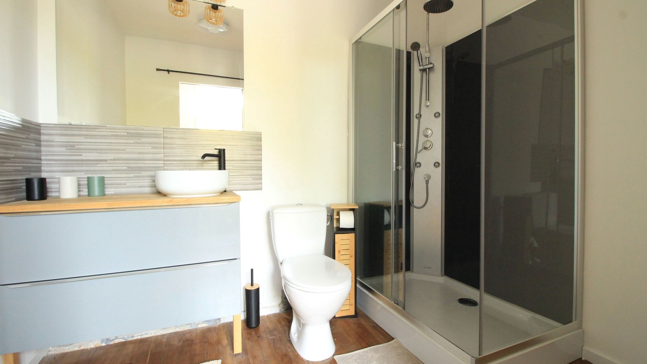 Photo of Bathroom in Parnay