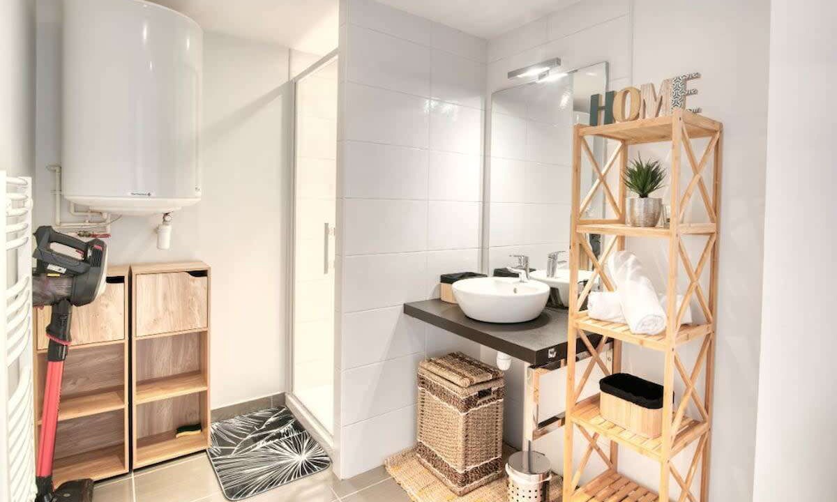 Photo of Bathroom in Minimes - Barriere de Paris
