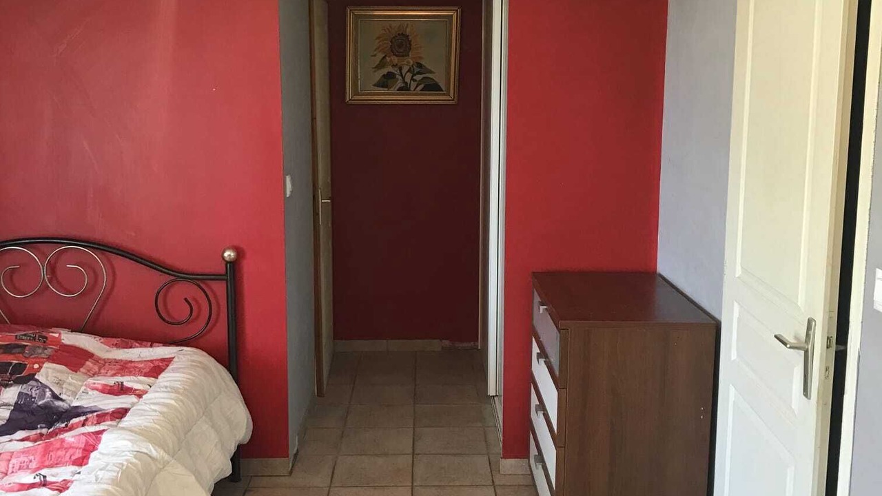 Photo of Bedroom in Cranves-Sales