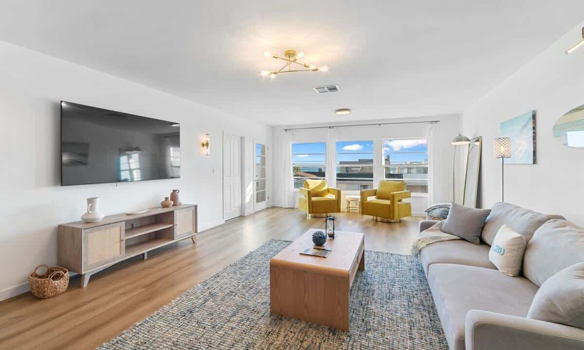 Photo of Bedroom in Eastern Malibu