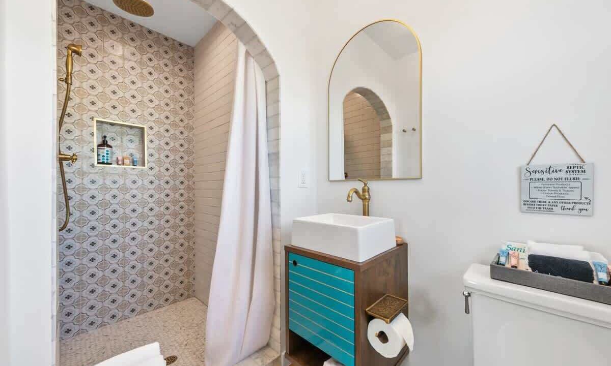 Photo of Bathroom in Eastern Malibu