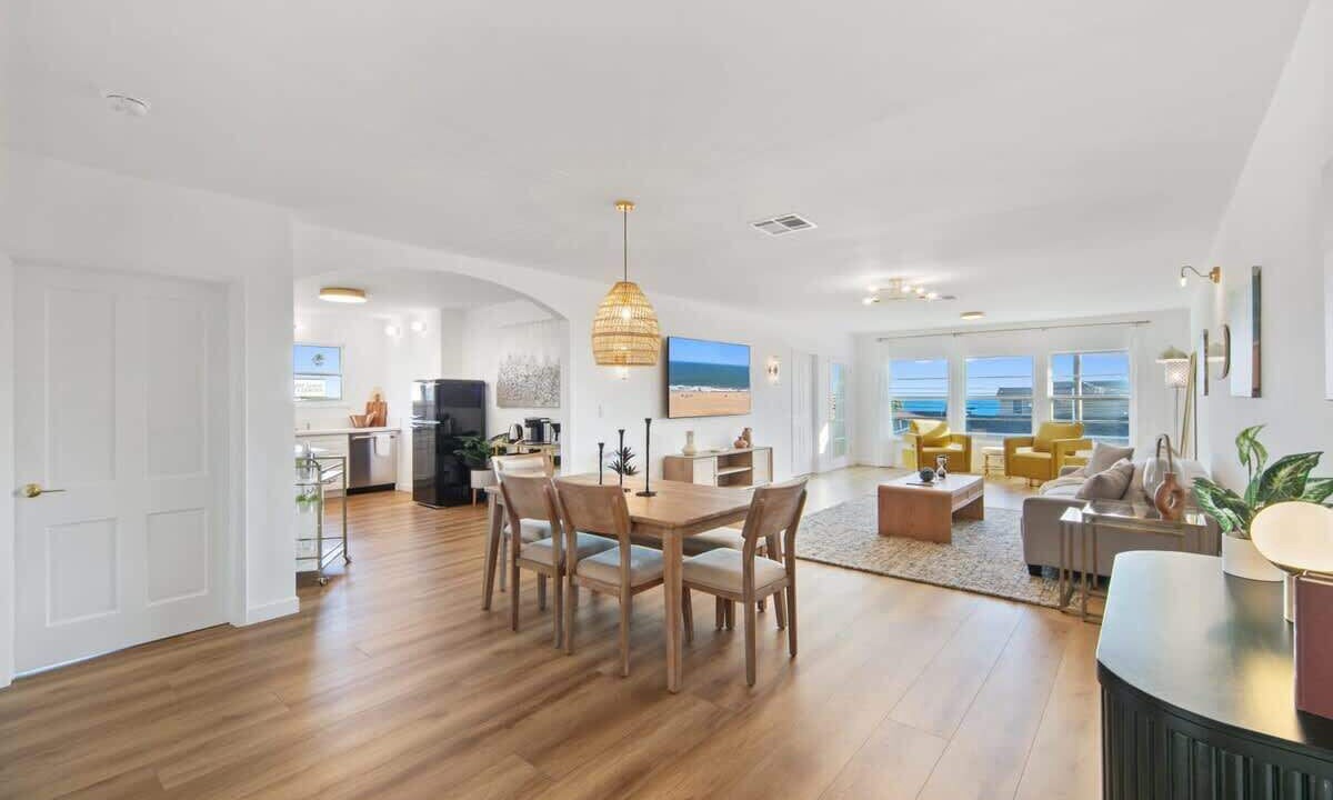 Photo of Livingroom in Eastern Malibu