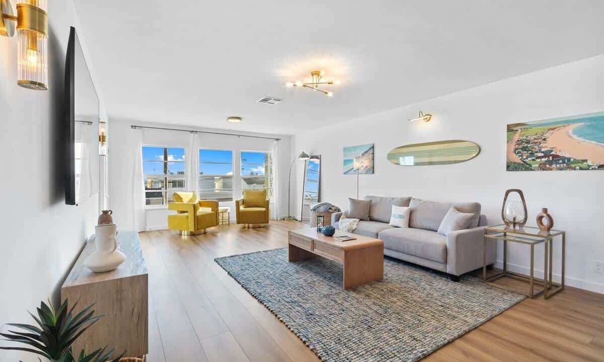 Photo of Livingroom in Eastern Malibu