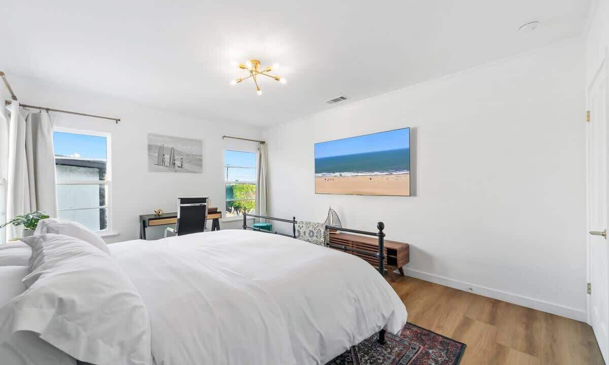 Photo of Bedroom in Eastern Malibu
