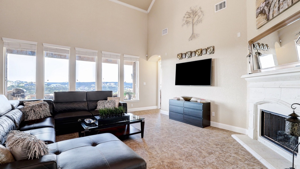Photo of Livingroom in Helotes