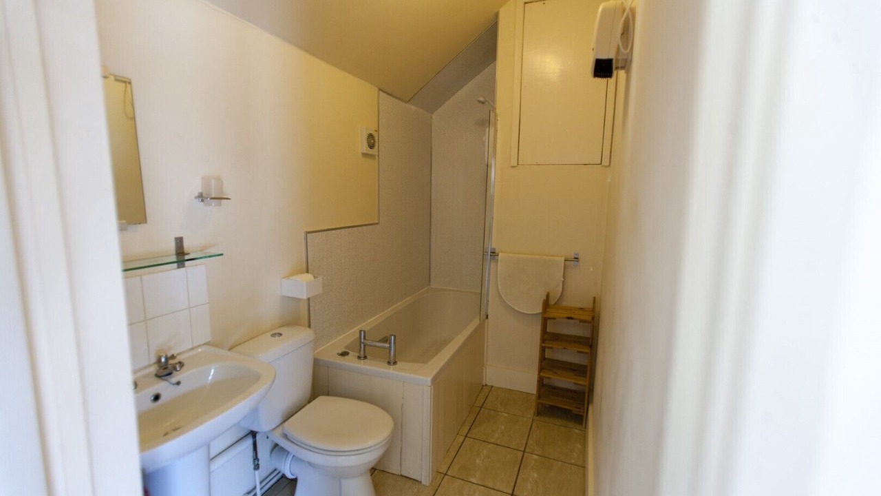 Photo of Bathroom in Elmsted