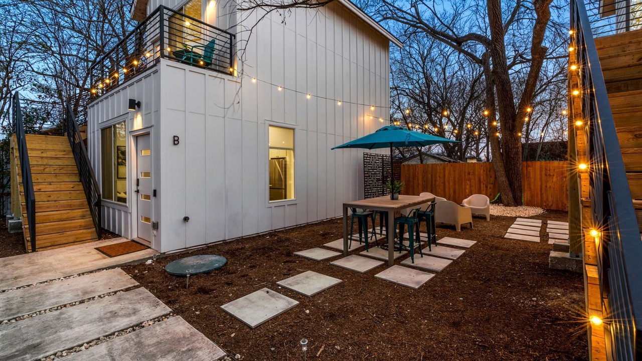 Photo of Outdoor in Govalle