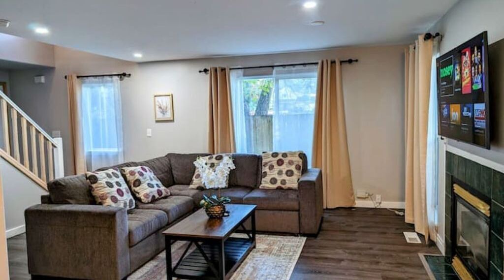 Photo of Livingroom in Hillsboro