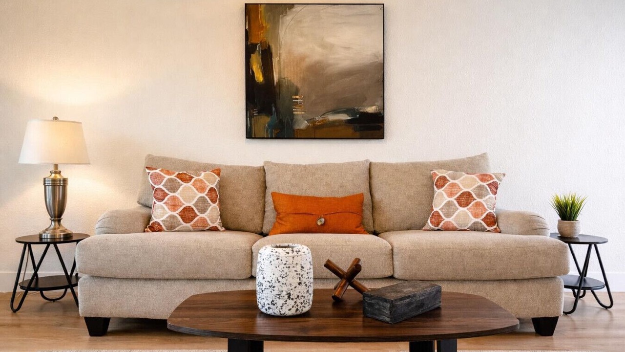 Photo of Livingroom in East Oak Hill