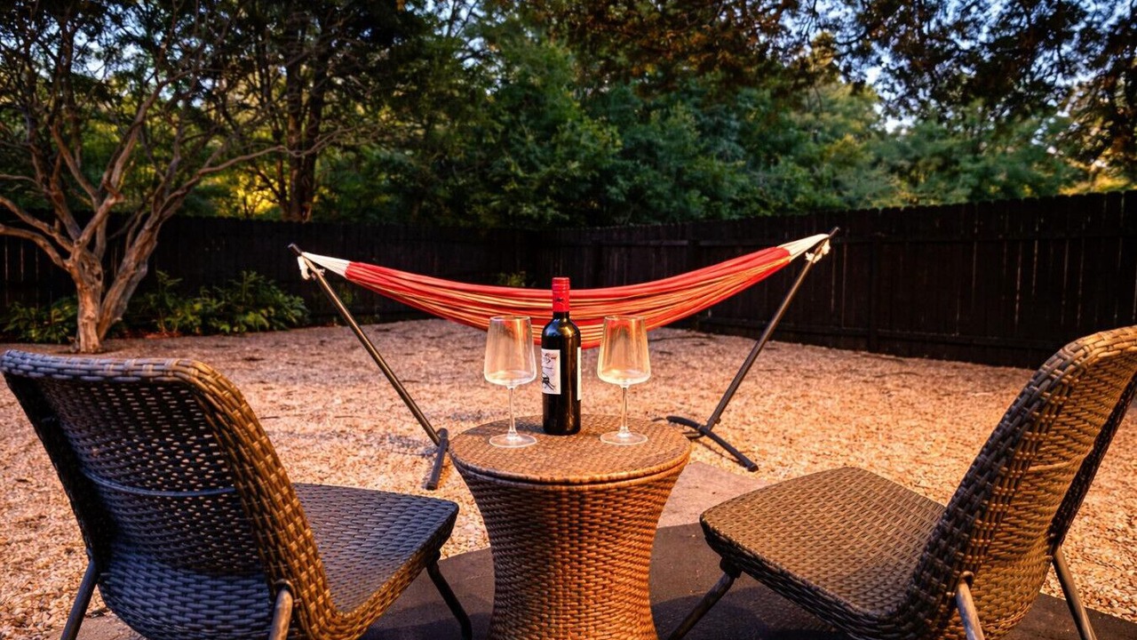 Photo of Outdoor in East Oak Hill