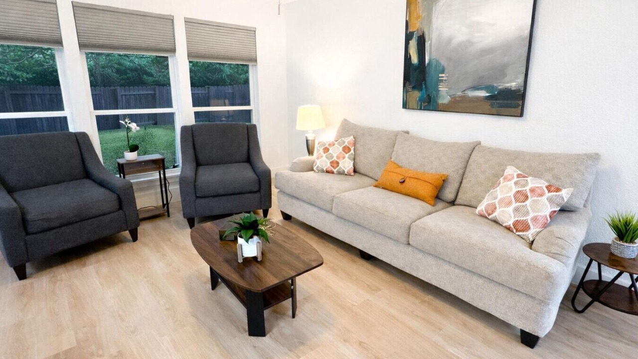 Photo of Livingroom in East Oak Hill
