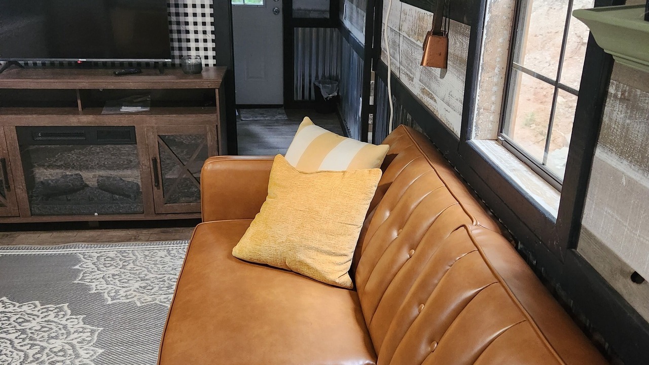 Photo of Livingroom in Andersonville
