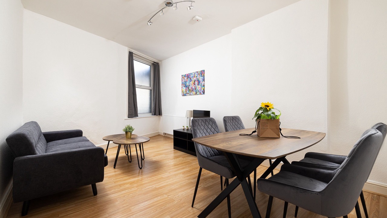 Photo of Livingroom in Shepherd's Bush