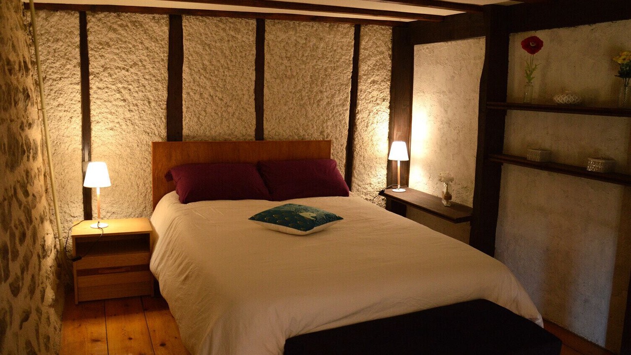 Photo of Bedroom in Felines