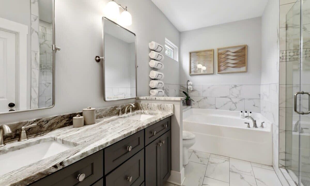 Photo of Bathroom in Thunderbolt