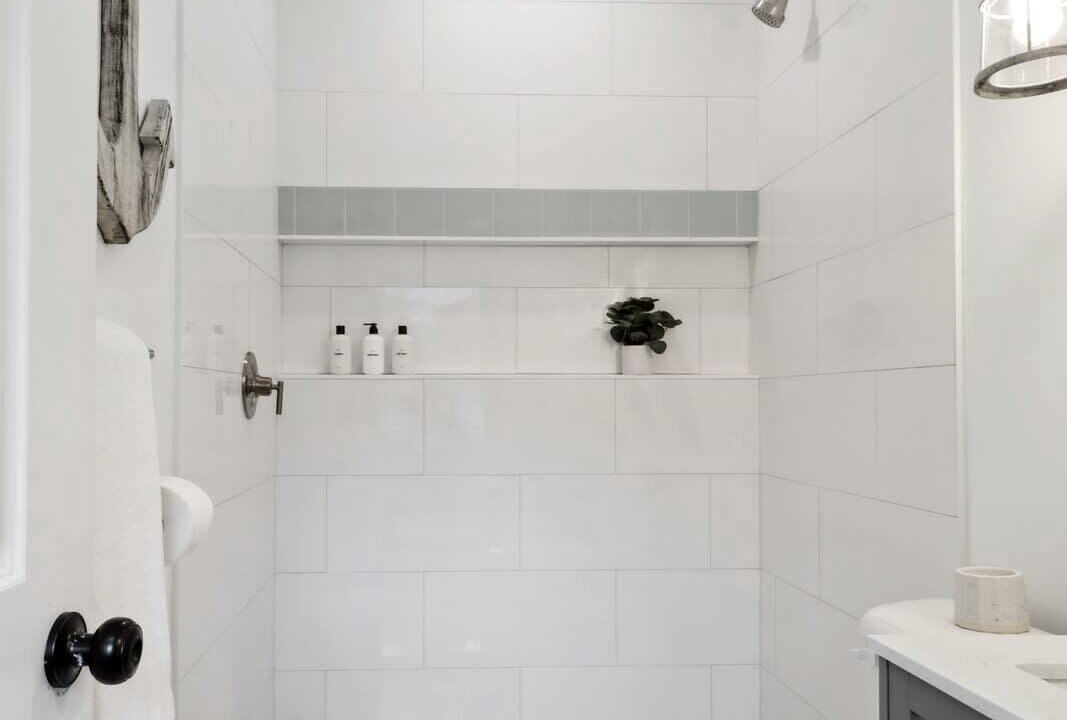 Photo of Bathroom in Thunderbolt