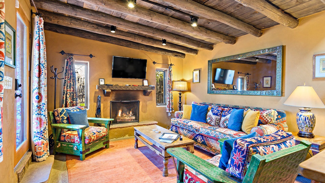 Photo of Livingroom in Historic Eastside