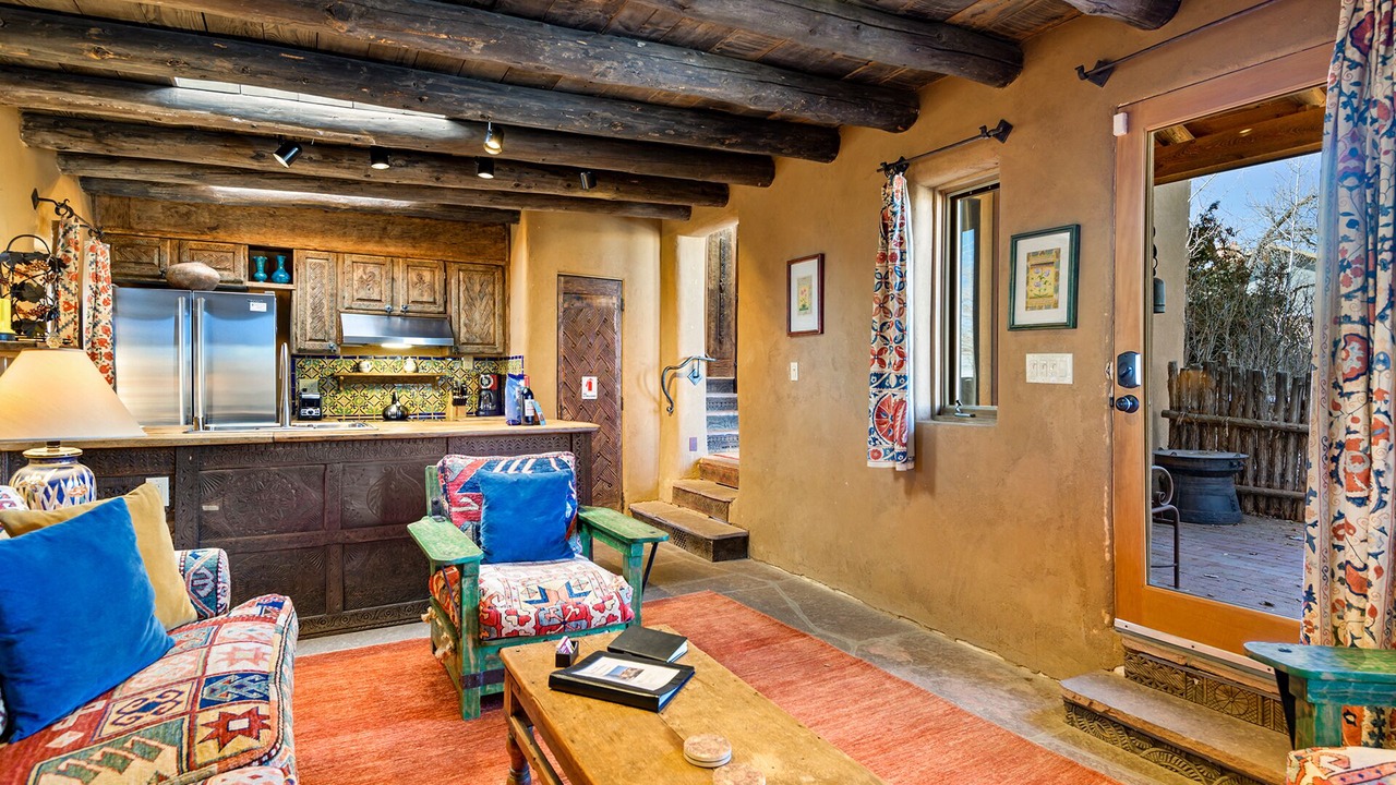 Photo of Livingroom in Historic Eastside