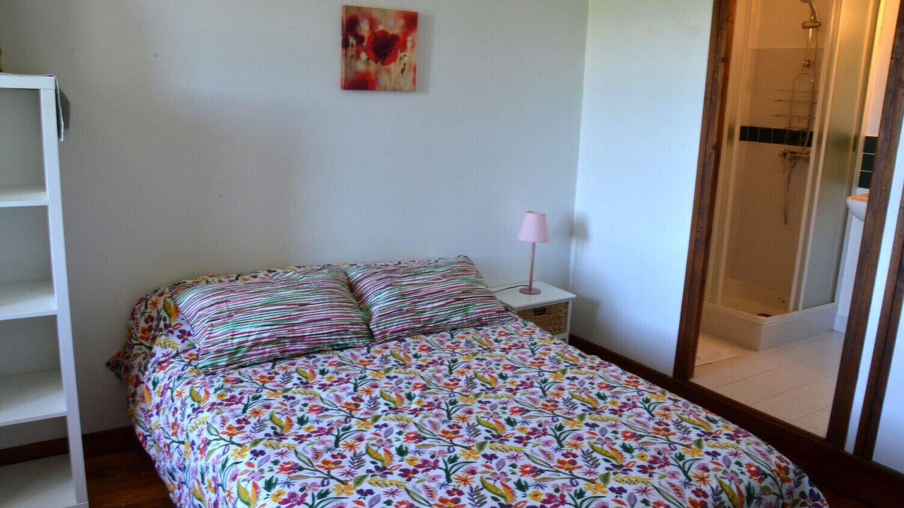 Photo of Bedroom in Felines