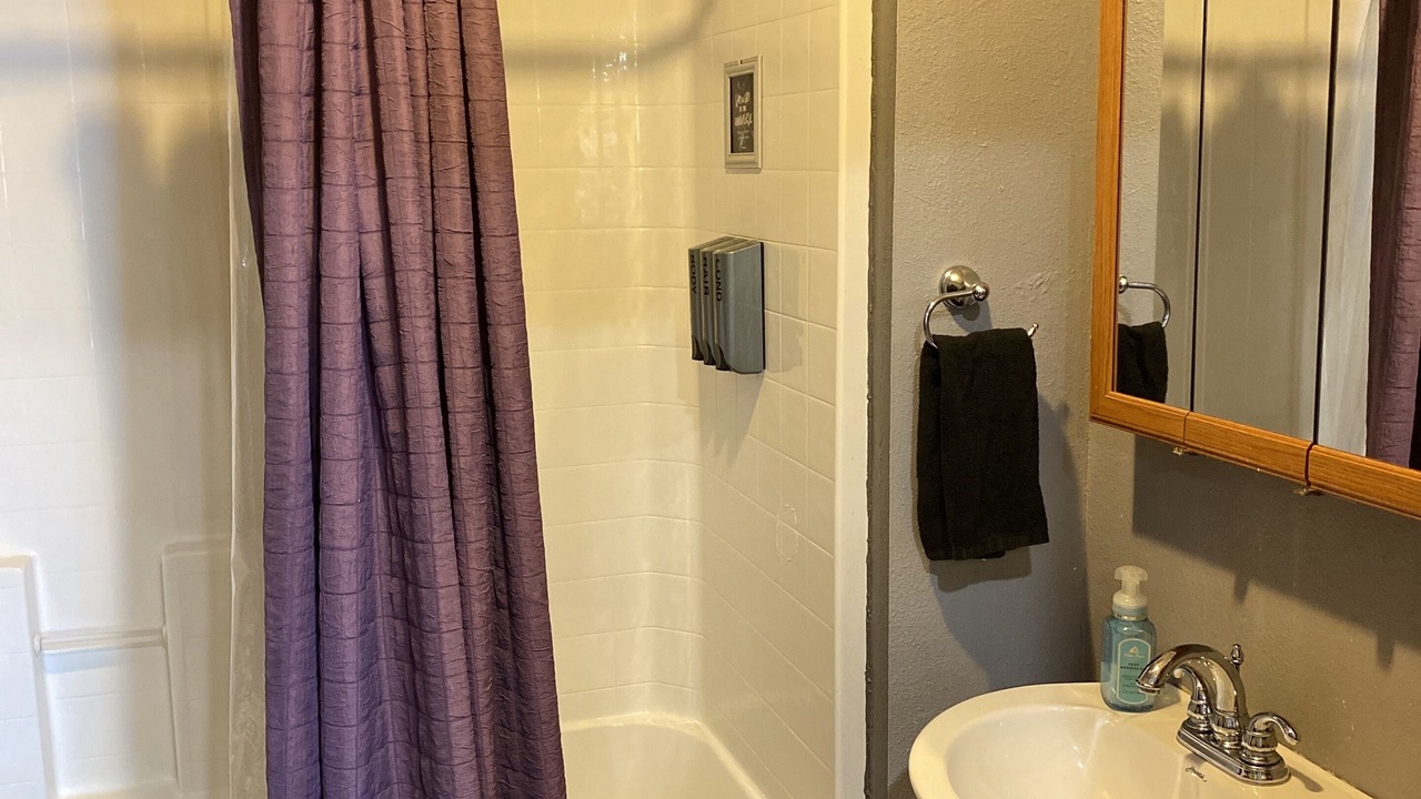 Photo of Bathroom in Daisy