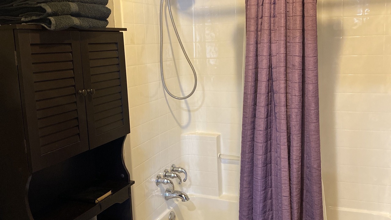 Photo of Bathroom in Daisy