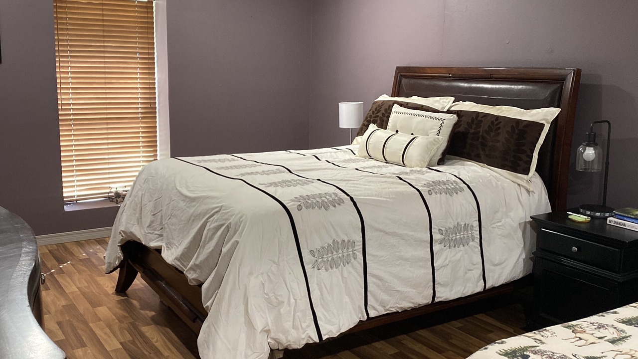 Photo of Bedroom in Daisy