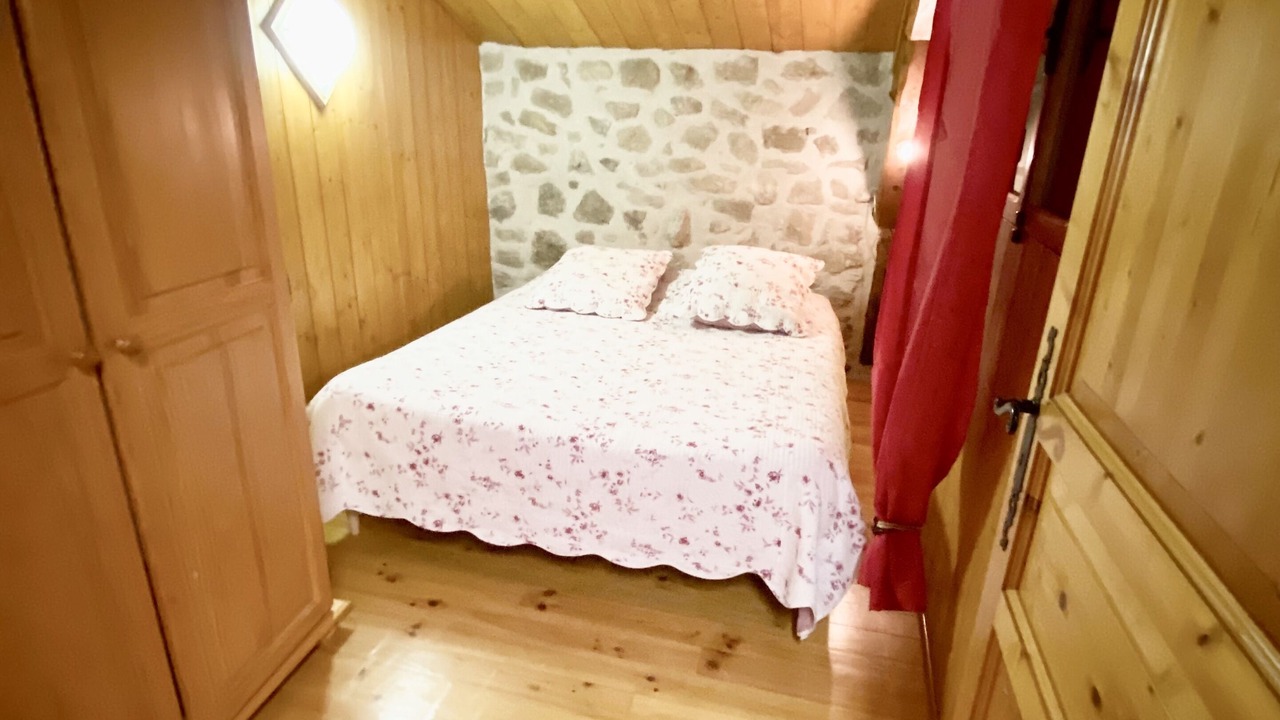 Photo of Bedroom in Mazan-l'Abbaye