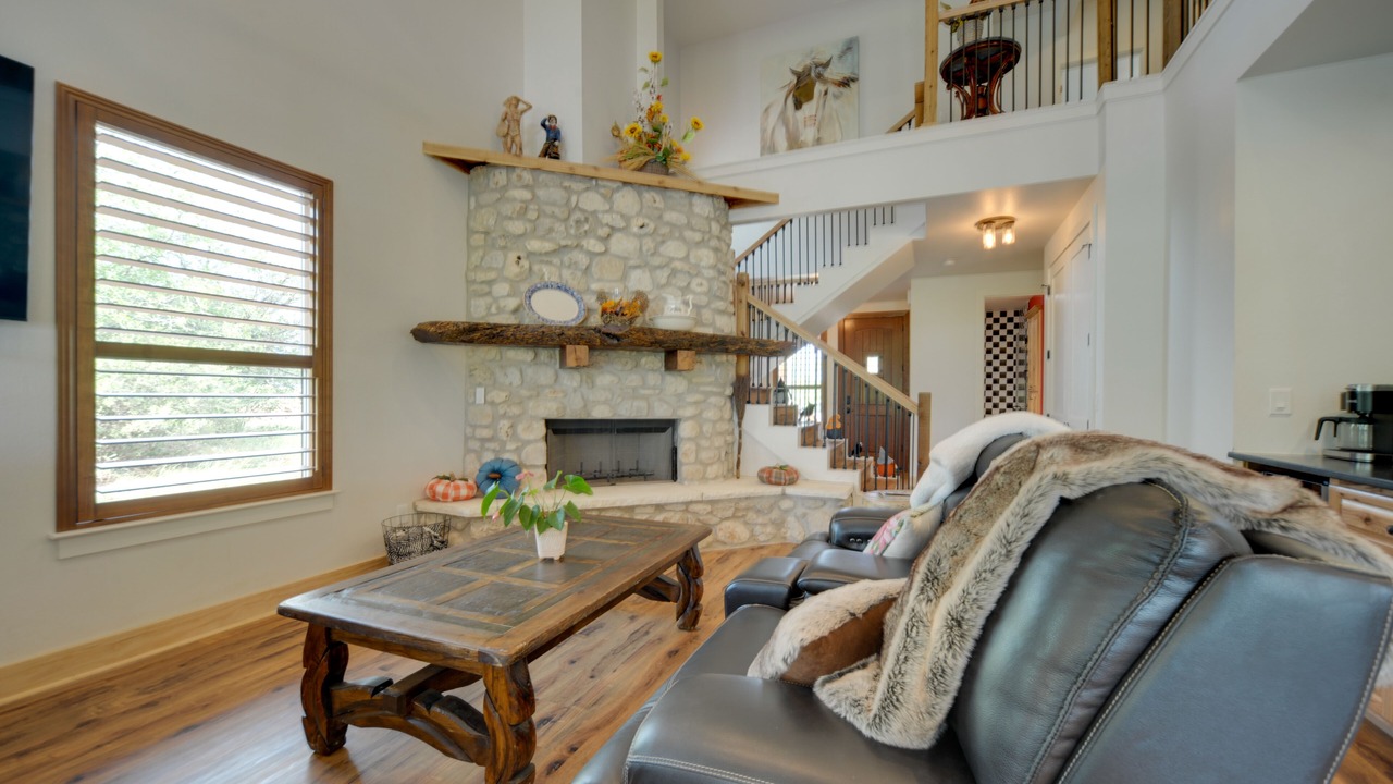 Photo of Livingroom in Horseshoe Bay West