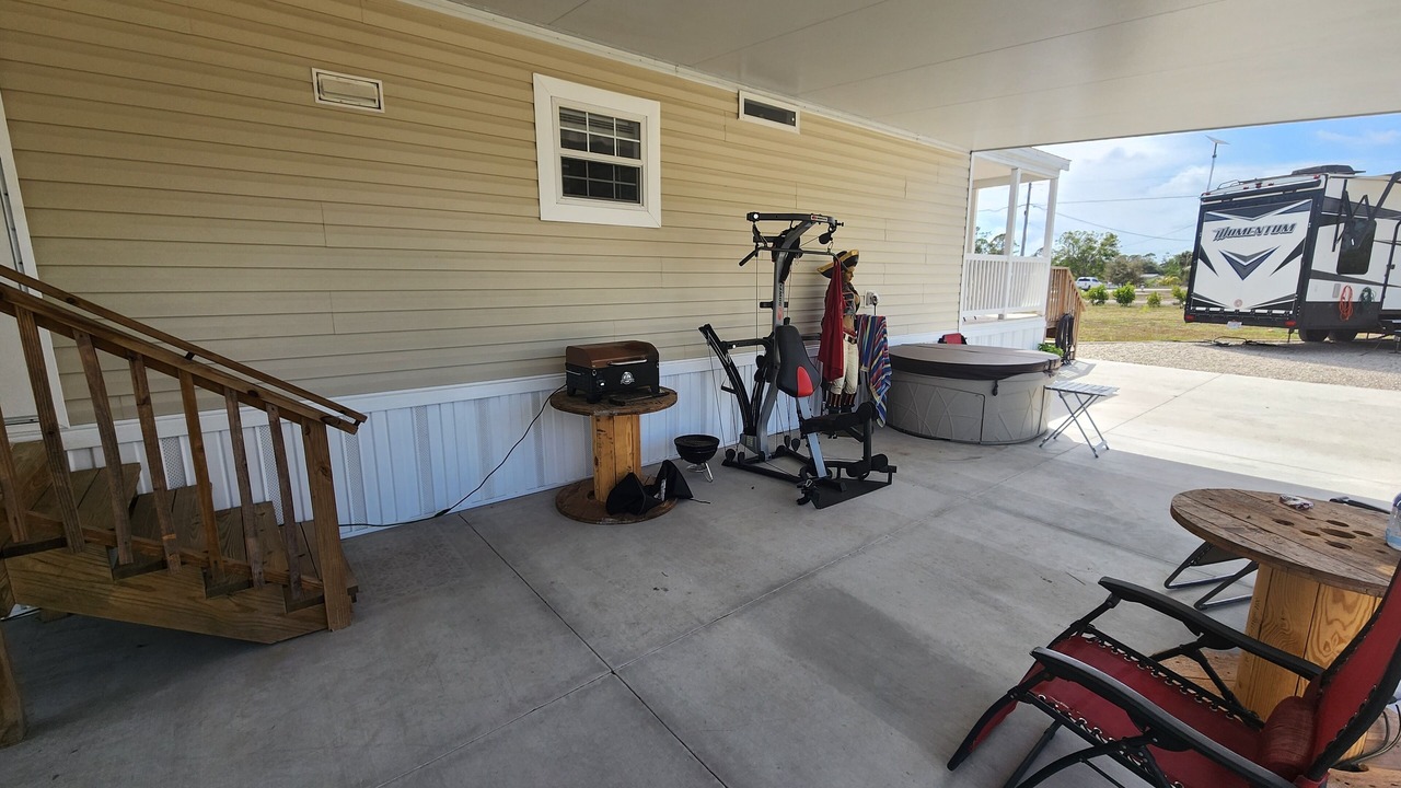 Photo of Outdoor in Suncoast Estates