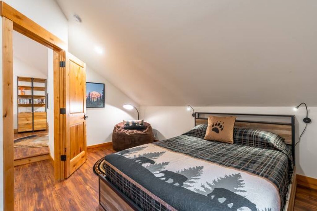 Photo of Bedroom in Paradise Estates