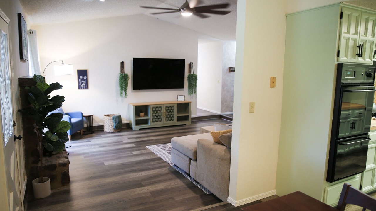 Photo of Livingroom in Broken Arrow