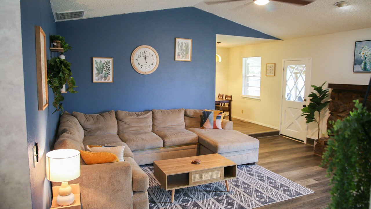 Photo of Livingroom in Broken Arrow